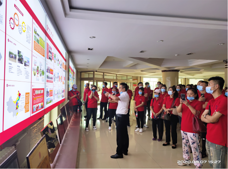 參觀富爾農藝公司企業文化展廳