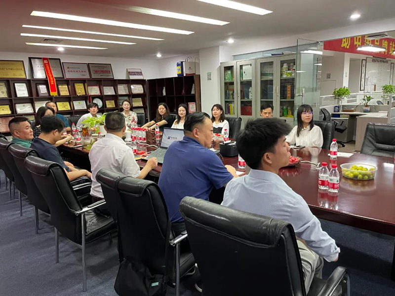 宜昌廣東商會、湖北人民政府駐深、宜昌人民政府駐深等領導與企業家一行蒞臨南方略咨詢集團指導工作3