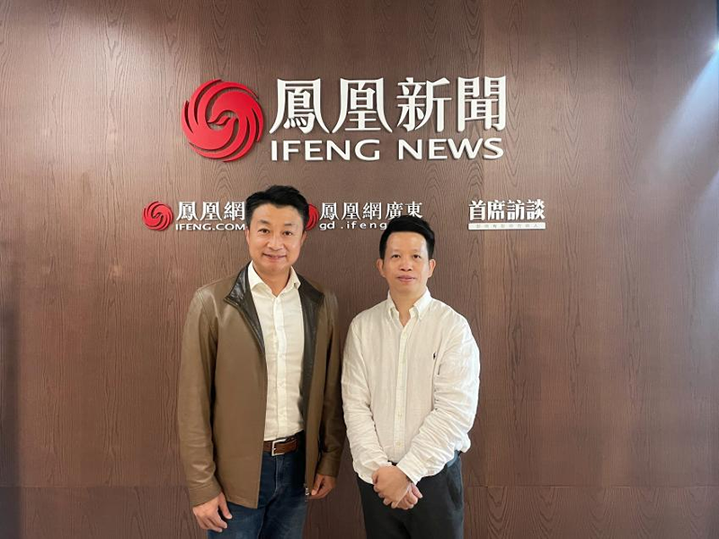 深圳衛視著名主持人董超（左）