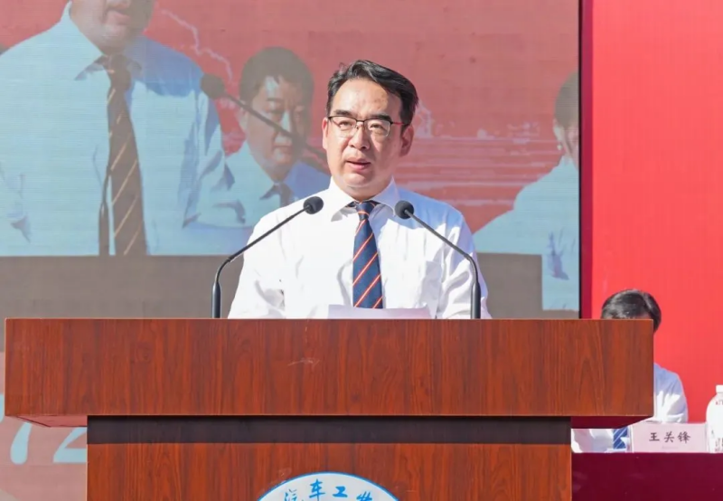 湖北汽車(chē)工業(yè)學(xué)院校長(zhǎng)王曉